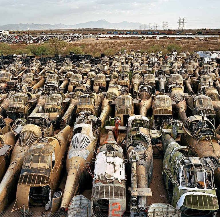 Un quadro desolante che mostra la fine di molti apparecchi precedentemente utilizzati dalle forze armate statunitensi. Ogni elicottero ha una storia che andrebbe raccontata (web)
