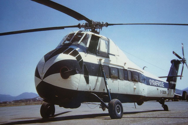 A rare color picture of the Sikorsky S-58C F-OBON photographed in Batna-Algeria in 1961 (www.enpa-capmatifou.com)