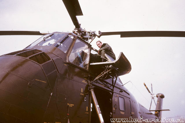 1960s - Pilot JB Schmid inspects the transmission of a H-34A in service with the Armée de l’Air Française (JB Schmid)
