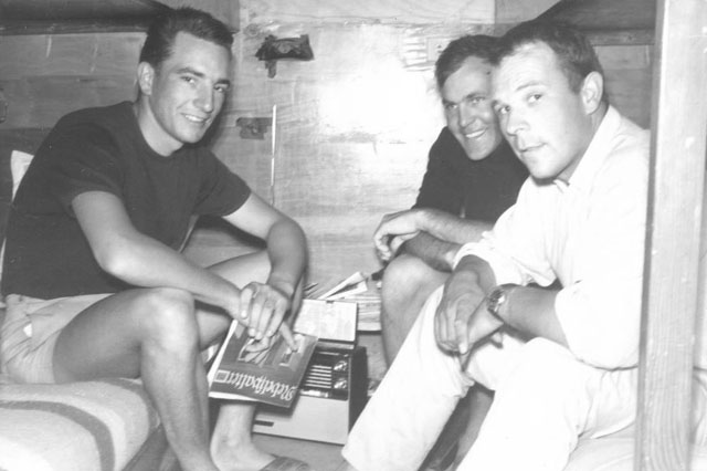 Sahara 1966 - Ueli Bärfuss (on the right) along with Heliswiss' pilots Markus Burkhard (on the left) and Fernand Cardinaux (M. Burkhard)