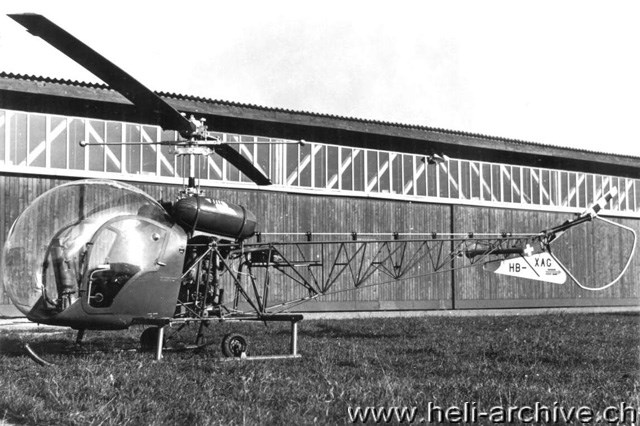 Aeroporto di Belp/BE, ottobre 1953 - Il Bell 47G HB-XAG fu il primo elicottero acquistato dalla neo-fondata Schweizerische Helikopter AG (AFS, Berna)