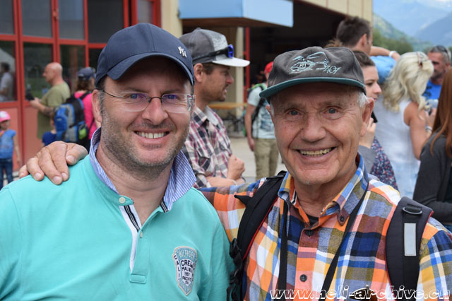 Raron/VS, maggio 2018 - L'autore insieme a Günther Amann in occasione dei festeggiamenti per il 50esimo di Air Zermatt (M. Bazzani)