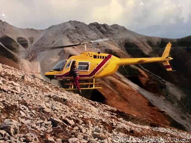 Trasporto di passeggeri in alta montagna con un Bell 206 Jet Ranger in servizio con la Trans North Turbo Air (archivio BVD)